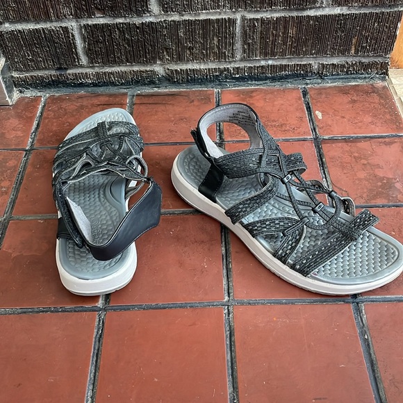 Baretraps | The Wavirly Sandal | Color: Black/Gray | Size: 8M - Picture 2 of 2